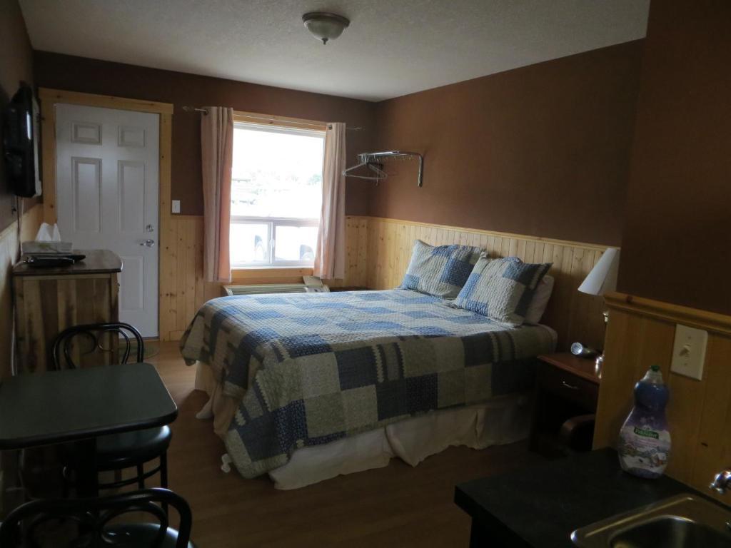 Fort Motel Форт-Маклеод Номер фото