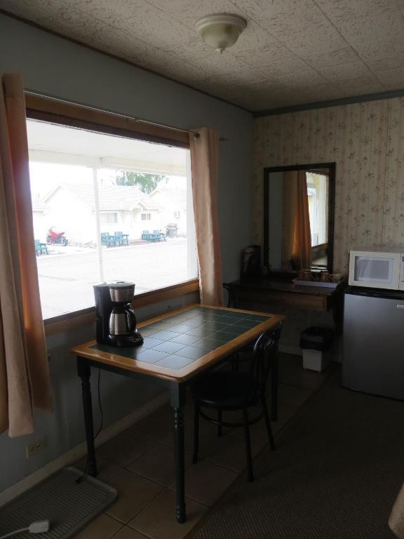 Fort Motel Форт-Маклеод Номер фото