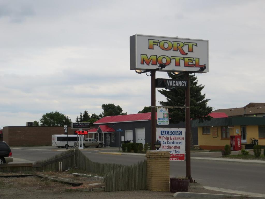 Fort Motel Форт-Маклеод Экстерьер фото