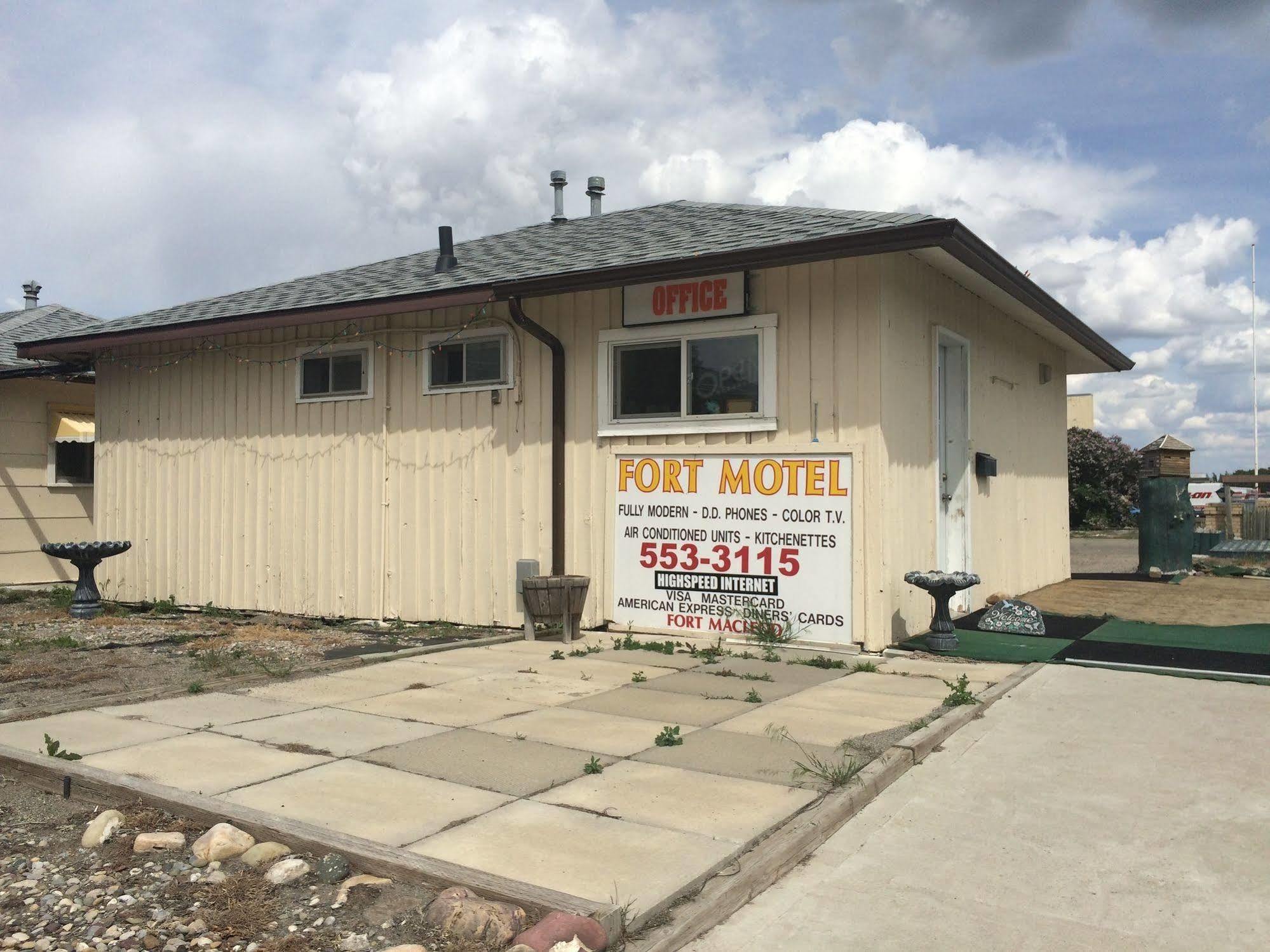 Fort Motel Форт-Маклеод Экстерьер фото