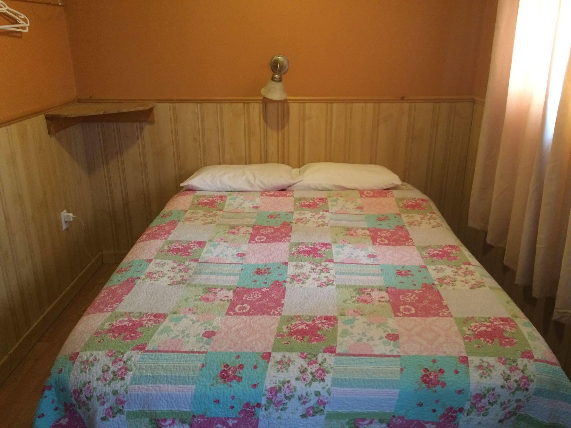 Fort Motel Форт-Маклеод Экстерьер фото