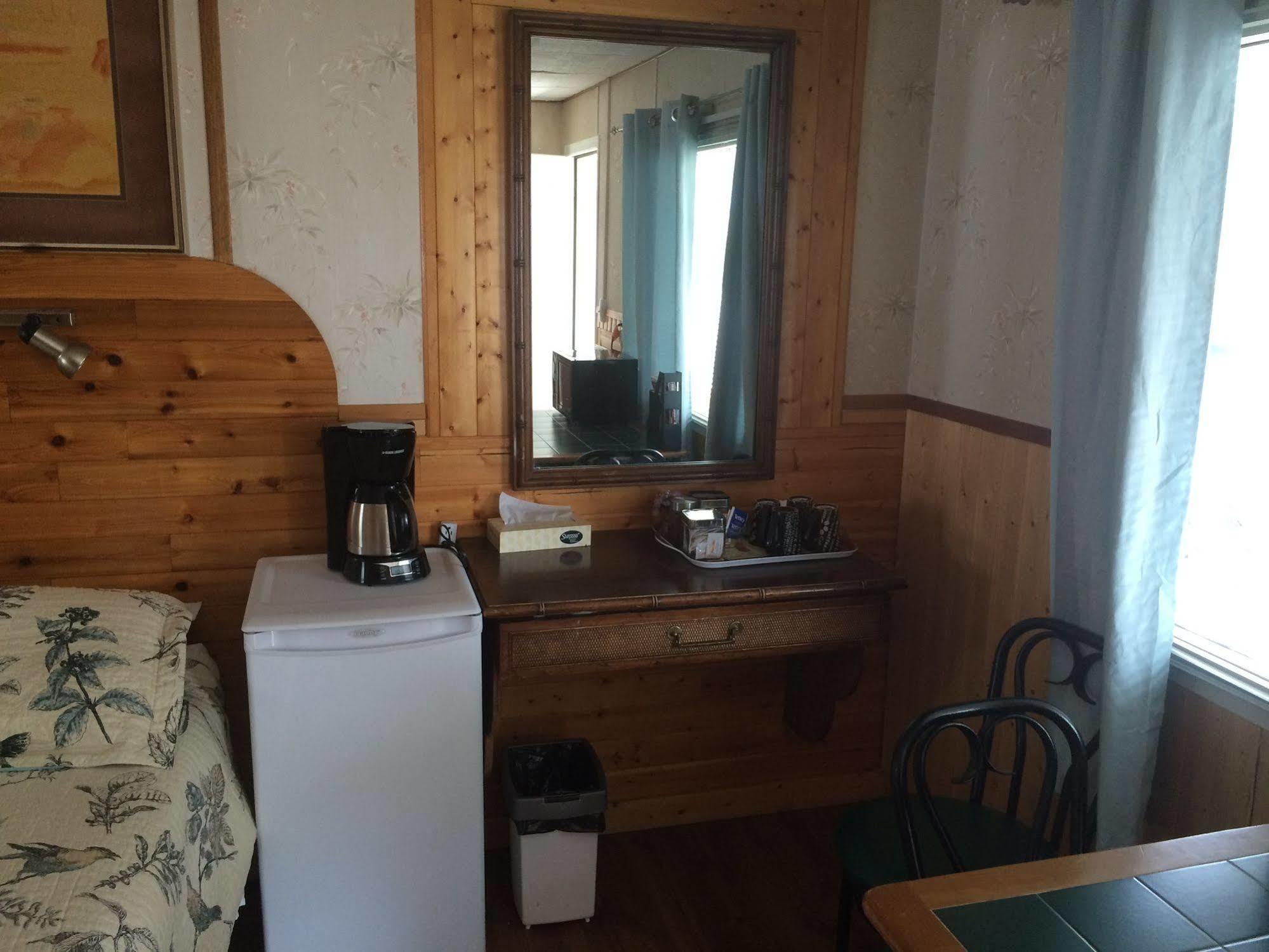 Fort Motel Форт-Маклеод Экстерьер фото